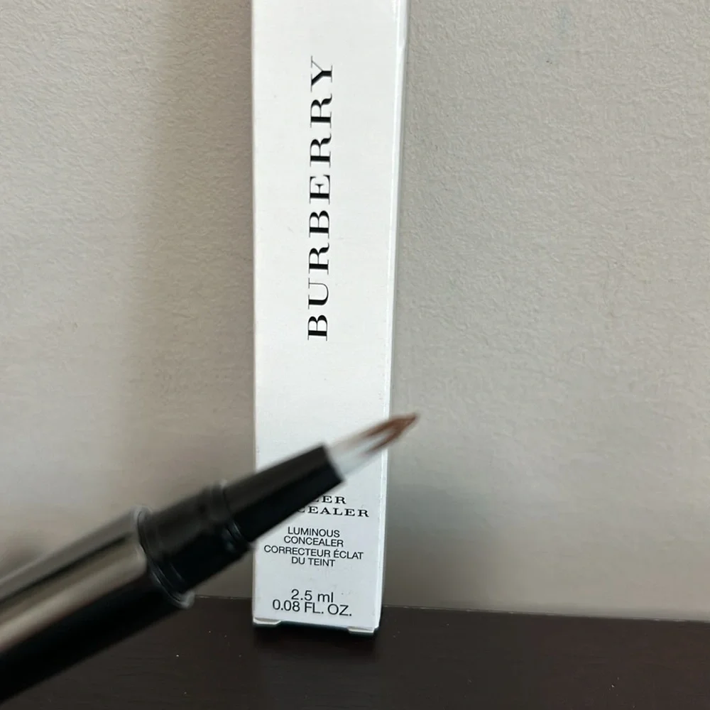 Burberry Sheer Luminous Concealer Tester 07 Walnut 0.08 Oz (2.5 Ml)
